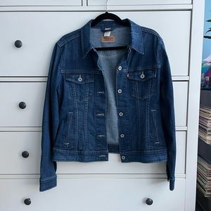 Levi’s woman’s large Jean jacket